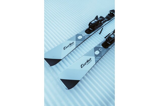 HEAD lyže PORSCHE 8 SERIES SW  + vázání PROTECTOR GW 13 (do 140 Kg) + skibag Porsche 2024/2025 HEAD lyže PORSCHE 8 SERIES SW  + vázání PROTECTOR GW 13 (do 140 Kg) + skibag Porsche 2024/2025